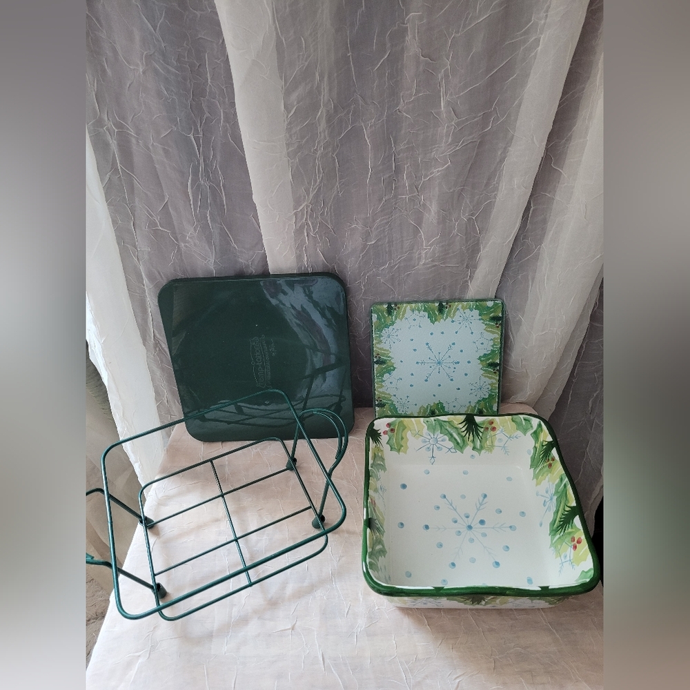 Temptations by Tara -Hometown Christmas - 1 Bowl 1 Lid 1 carrier rack 1 Trivet